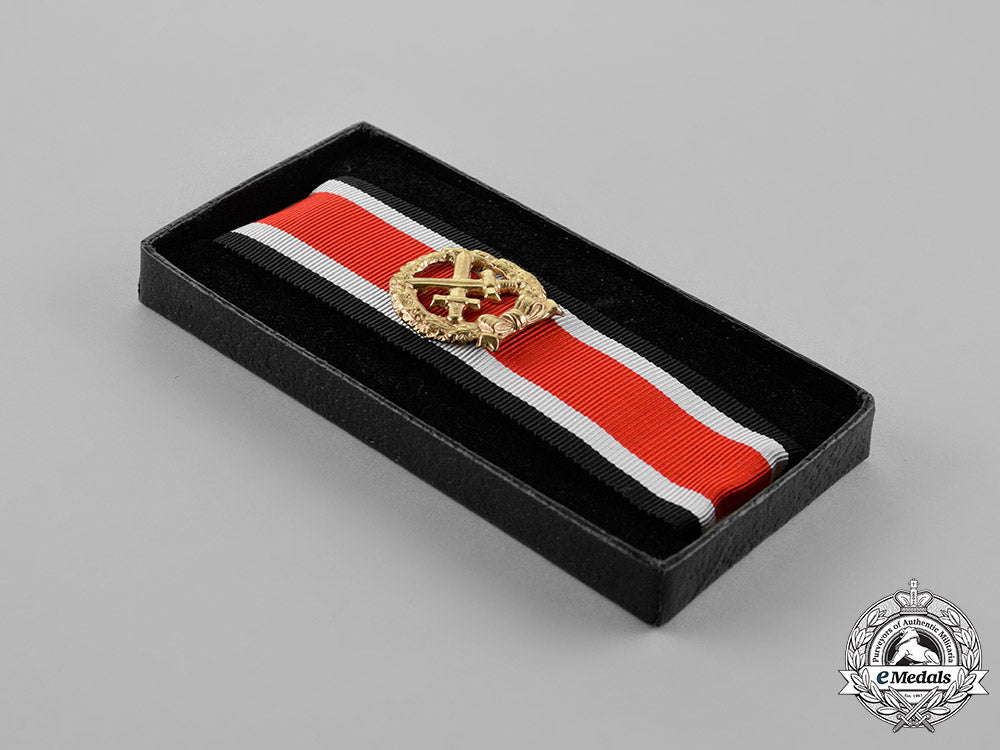 germany,_republic._a_heer(_army)_honour_roll_clasp_in_its_case,1957_version._c18-022001_1
