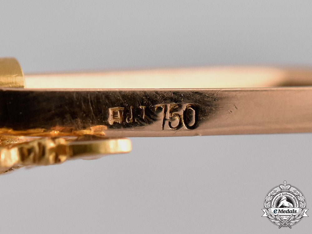 norway._an_order_of_st._olaf;_grand_cross_with_swords_in_gold(1905-1937)_c18-022351_1_1