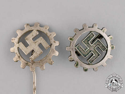 germany._a_grouping_of_two_daf_pins_and_badges_c18-022873