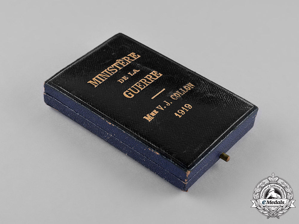 france,_republic._a_minister_of_war_honour_medal,1_st_class_in_gold_c18-023896