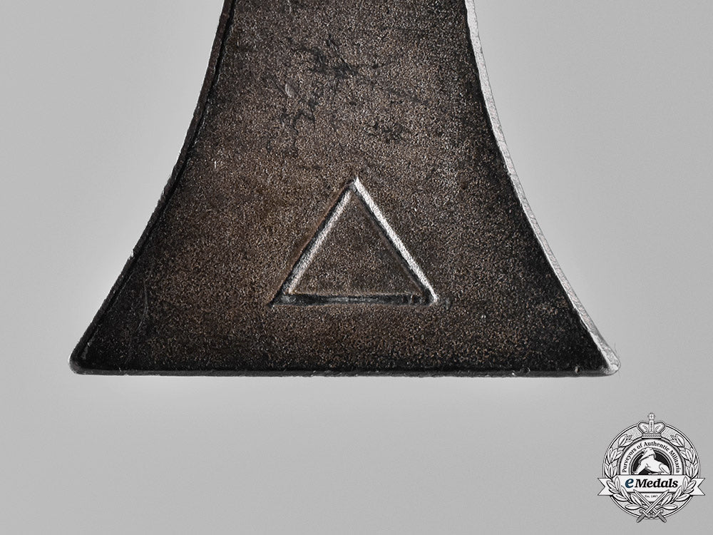 germany._a_german_red_cross_sister’s_cross,_silver_grade_for10_years_of_service_c18-024204