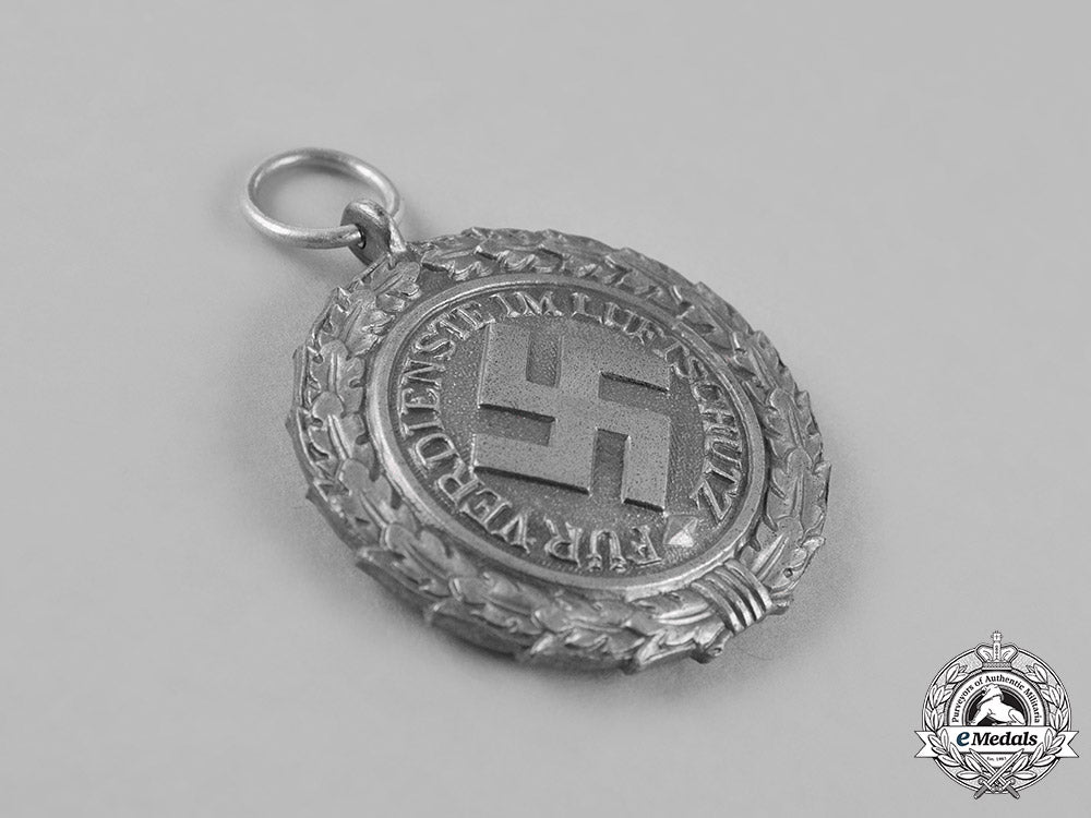 germany._an_air_raid_defense_medal,_second_class,_heavy_version_c18-024257