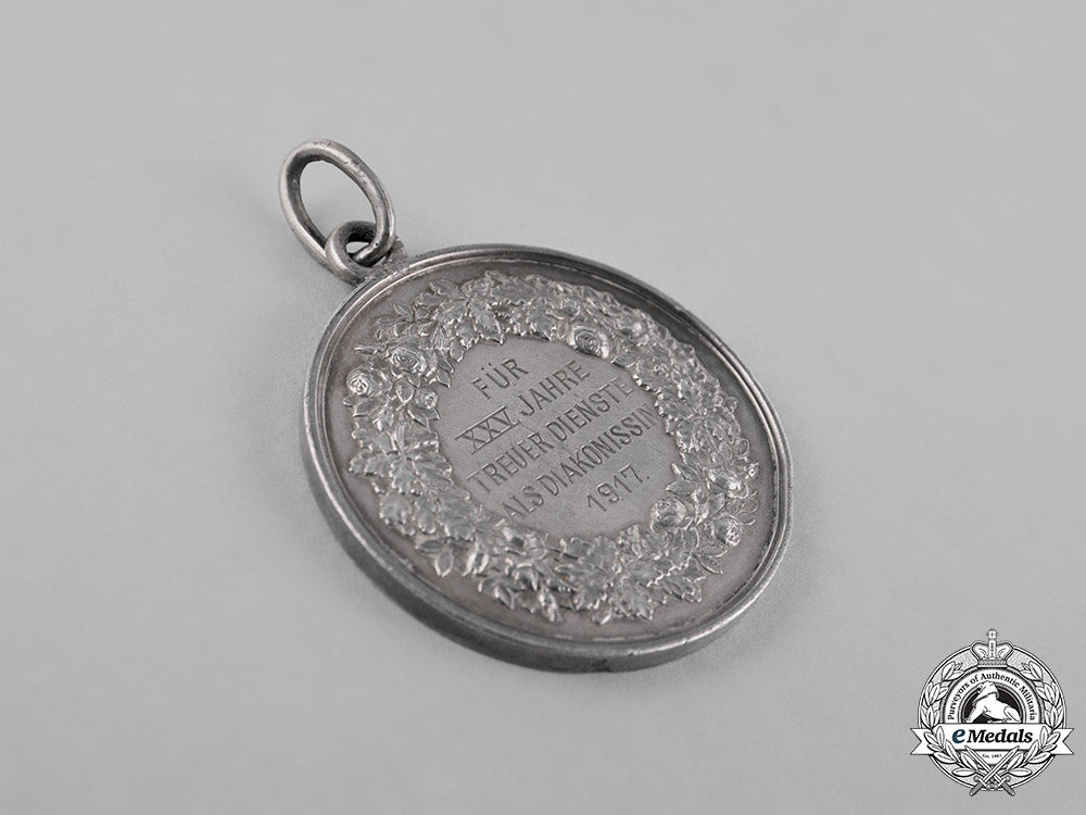 schleswig-_holstein._a1917_medal_for25_years_of_loyal_service_as_a_deaconess_c18-024689