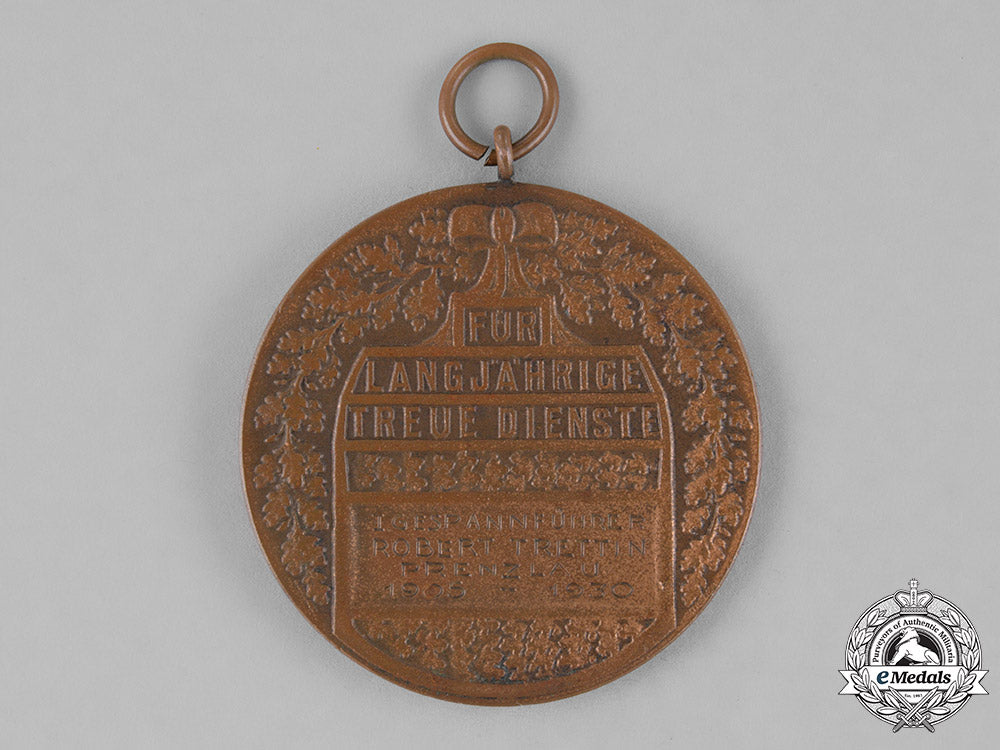 germany,_weimar._a_named25-_year_long_service_award_at_the_chamber_of_agriculture_of_berlin_c18-024721