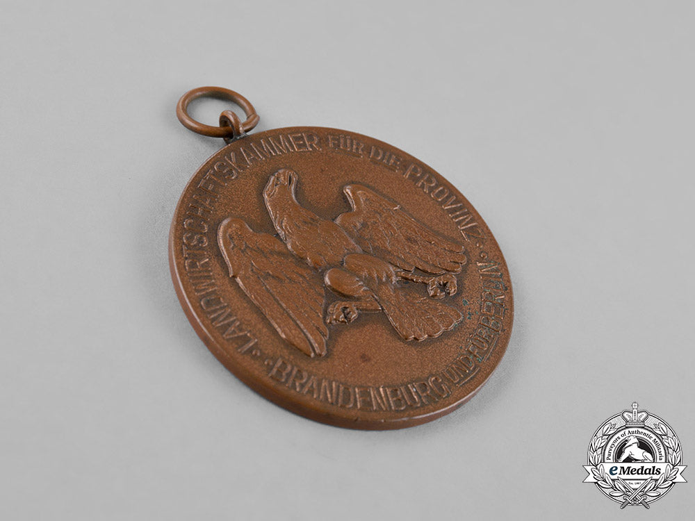 germany,_weimar._a_named25-_year_long_service_award_at_the_chamber_of_agriculture_of_berlin_c18-024722