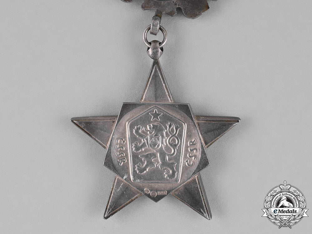 czechoslovakia,_socialist_republic._an_order_of_the_red_star_of_labour_c18-026050_1_1_1