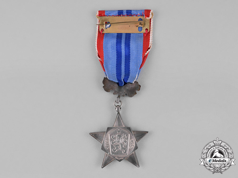 czechoslovakia,_socialist_republic._an_order_of_the_red_star_of_labour_c18-026051_1_1_1