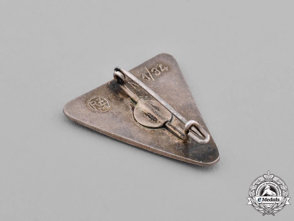 germany._a_women’s_welfare_organization_membership_badge,_by_karl_wurster_c18-027497