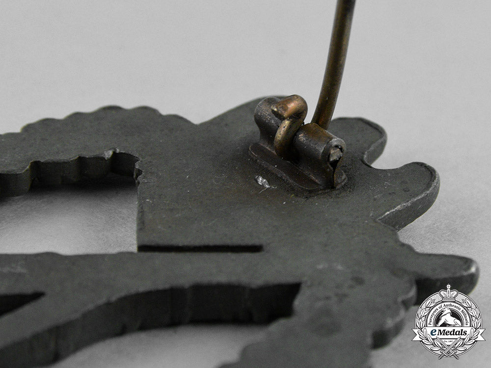 germany,_heer._a_wehrmacht_heer(_army)_infantry_assault_badge,_silver_grade,_c.1942_c18-028027