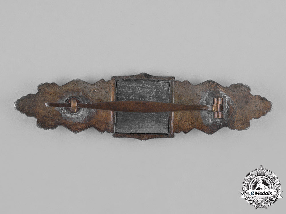 germany,_wehrmacht._a_wehrmacht_close_assault_clasp,_in_bronze,_by_funcke&_brüninghaus_c18-028168_1