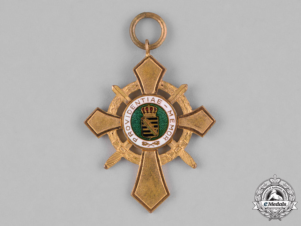 germany,_weimar._a_saxon_honour_cross_with_swords_for_frontline_combatants_c18-028668