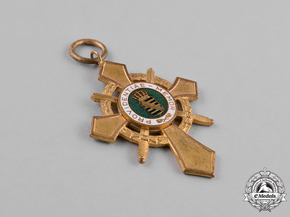 germany,_weimar._a_saxon_honour_cross_with_swords_for_frontline_combatants_c18-028671