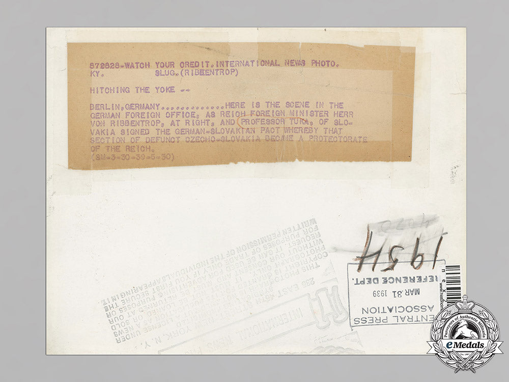 germany,_nsdap._a_period_us_press_photo_of_treaty_of_slovakia_becoming_german_protectorate,1939_c18-029956