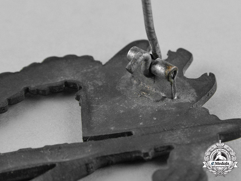 germany,_wehrmacht._an_infantry_assault_badge,_silver_grade,_by_deschler&_sohn_c18-030340