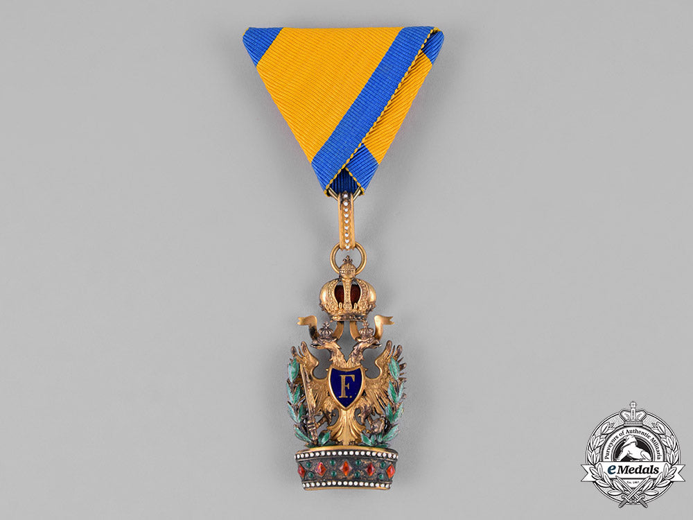 austria,_empire._an_order_of_the_iron_crown,_iii._class,_with_war_decoration,_by_a.e._köchert,_c.1915_c18-031406