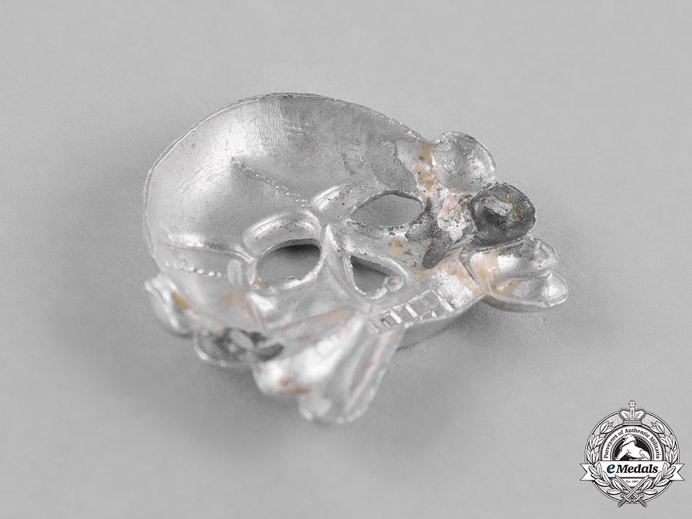 germany,_ss._an_ss_skull_cap_insignia,_first_pattern_c18-031610