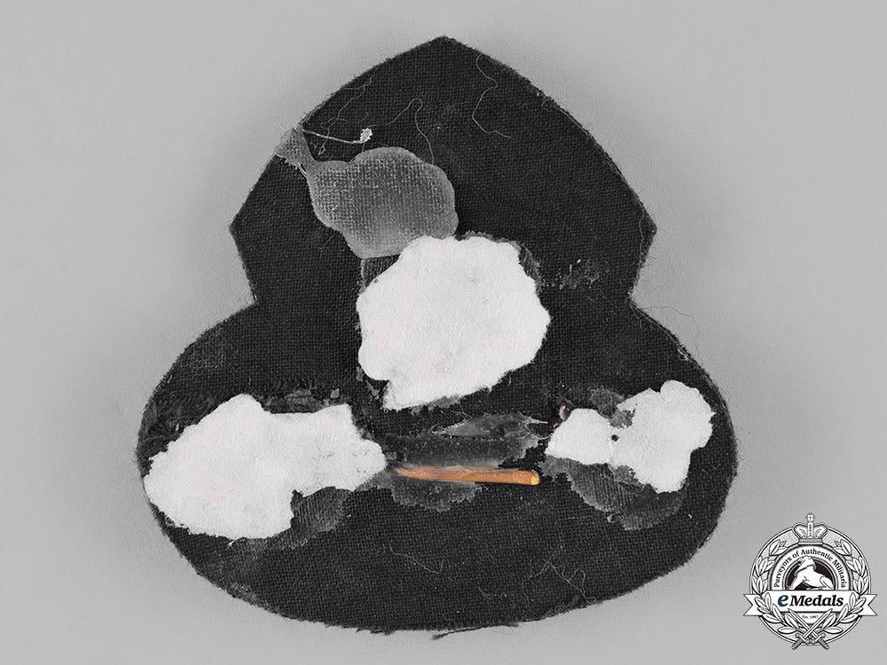 canada._a_royal_canadian_air_force(_rcaf)_chaplain's_cap_badge_c18-031823