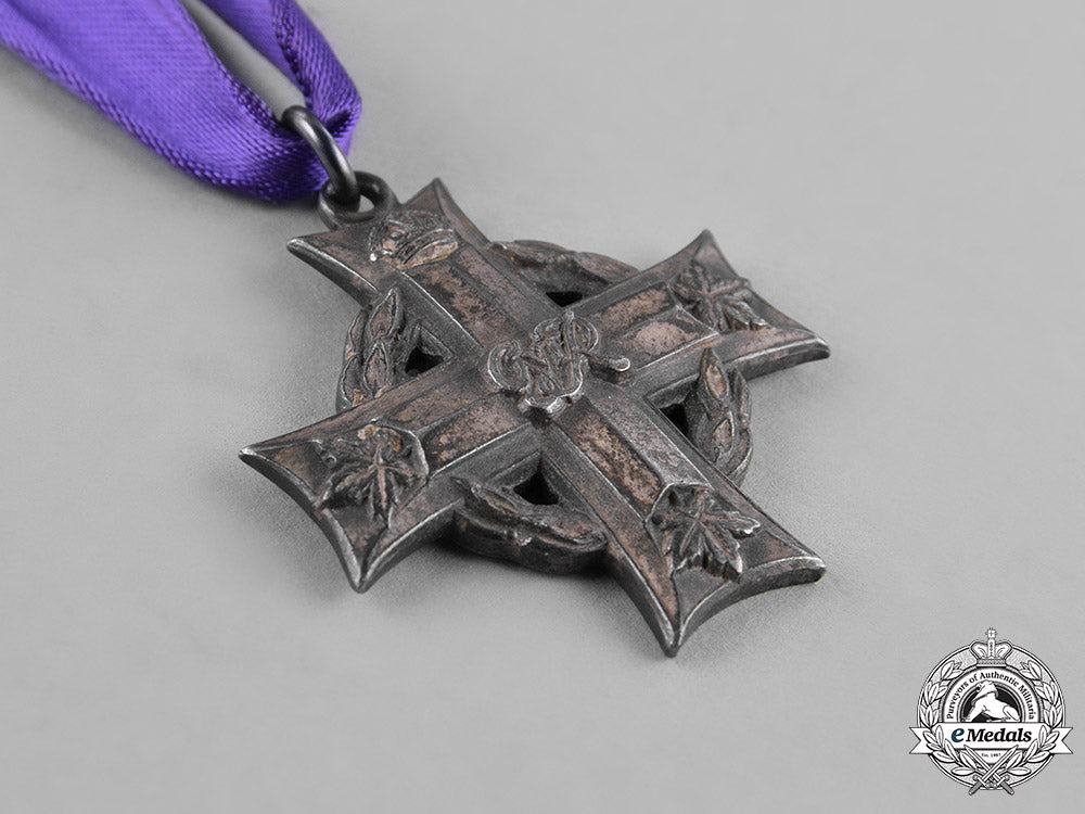 canada._two_memorial_crosses_to_sgt_freeman,_civilian_training_instructor_c18-031966