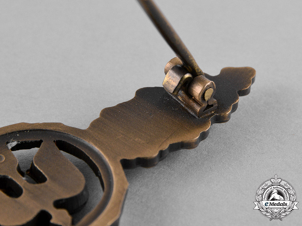 germany,_luftwaffe._a_luftwaffe_bronze_grade_short_range_day_fighter_pilot’s_clasp,1957_reissue_c18-032191