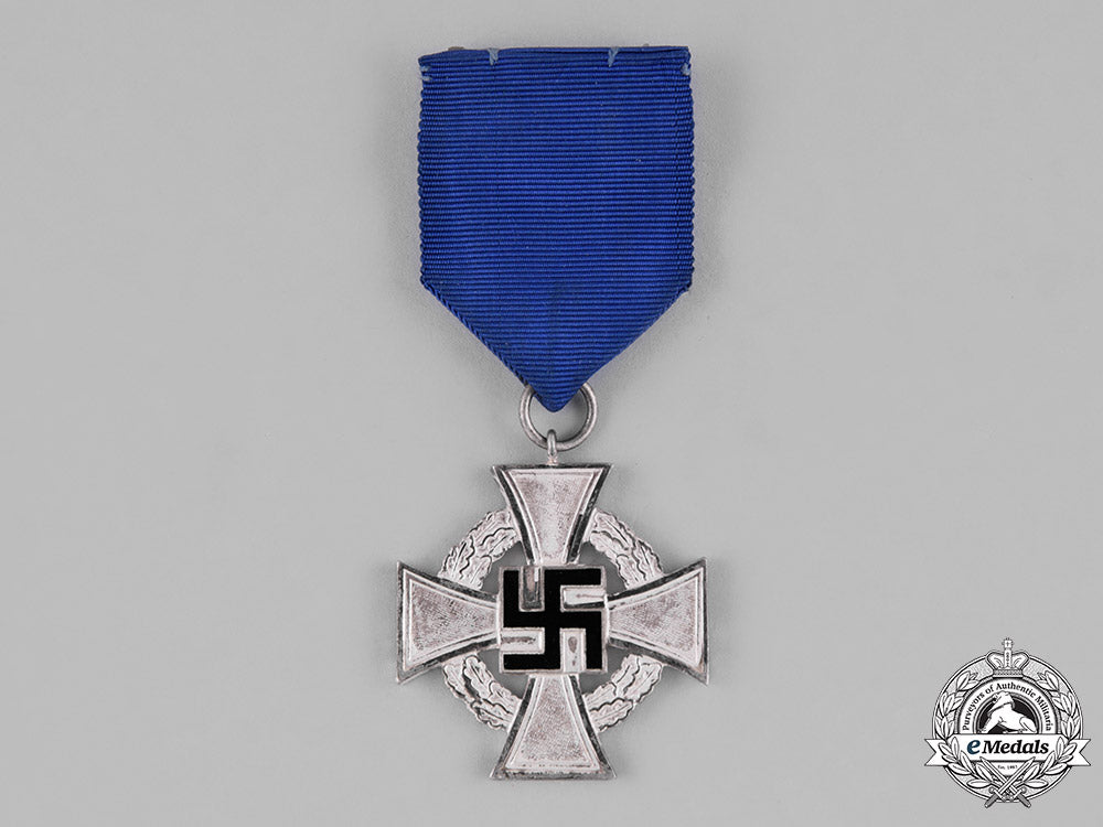 germany,_third_reich._a25-_year_faithful_service_cross_c18-032203