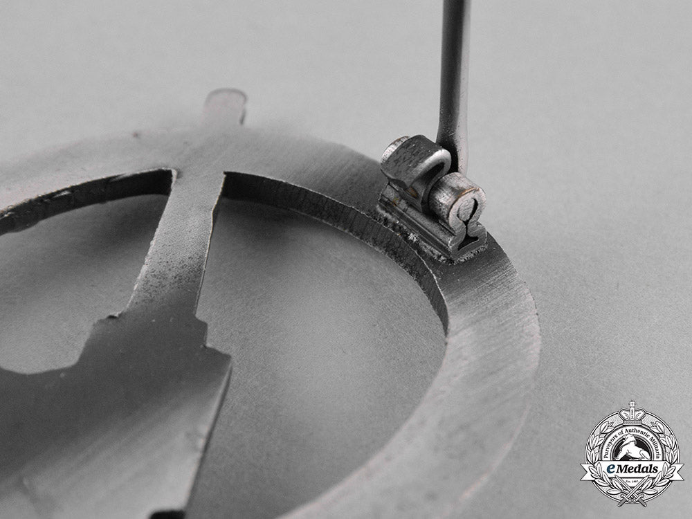 germany,_federal_republic._an_army_anti-_aircraft_badge,_silver_grade,_alternative1957_version_c18-033420