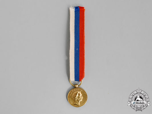 montenegro,_kingdom._a_miniature_gold_medal_for_zeal,_c.1910_c18-033663