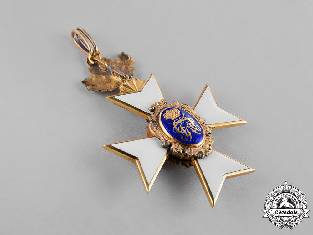 schwarzburg-_rudolstadt,_principality._a_i_class_honour_cross_in_gold,_with_oak-_leaves,_c.1915_c18-034029