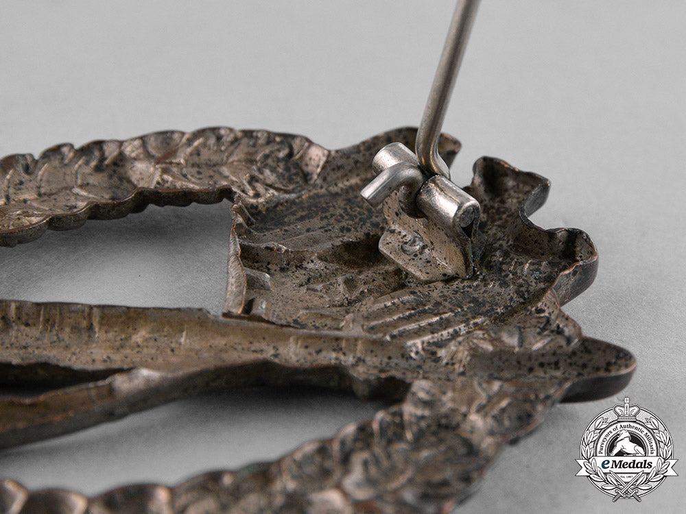 germany,_wehrmacht._a_bronze_grade_infantry_assault_badge_c18-034552