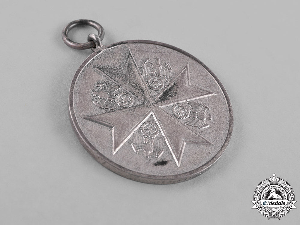 germany,_third_reich._an_order_of_the_german_eagle,_merit_medal_in_silver_by_the_official_berlin_mint_c18-034603