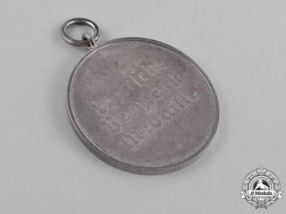 germany,_third_reich._an_order_of_the_german_eagle,_merit_medal_in_silver_by_the_official_berlin_mint_c18-034604