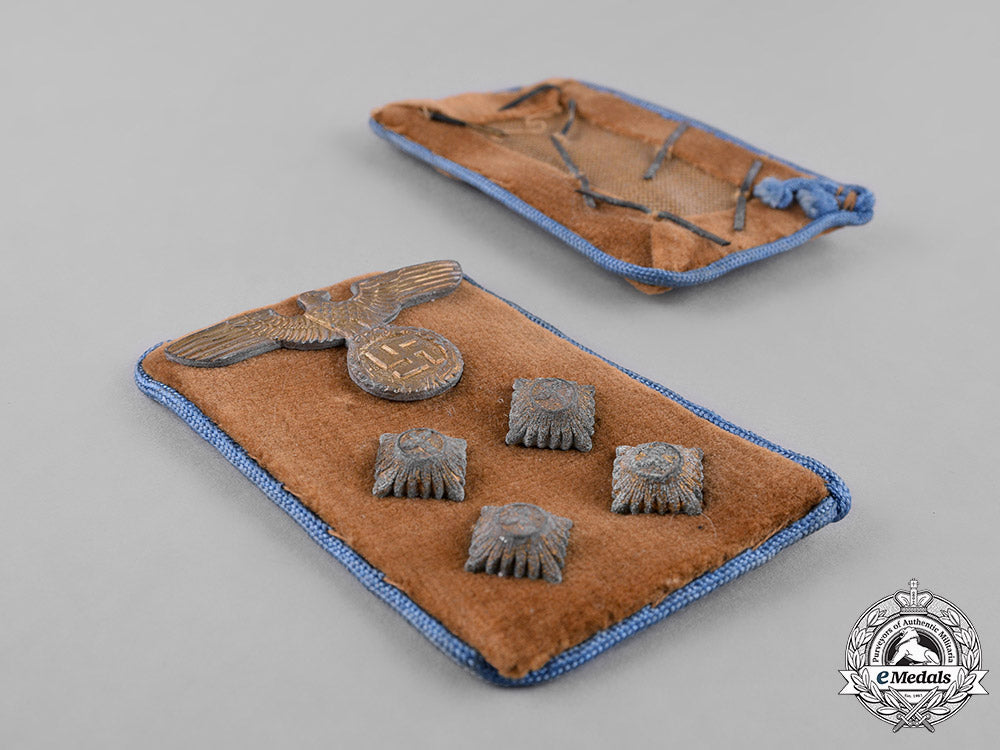 germany,_nsdap._a_pair_of_rzm-_marked_nsdap_ortsgruppe_gemeinschaftsleiter_collar_tabs_c18-034621