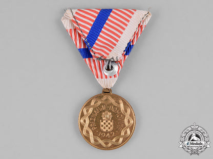 croatia,_state._a_wound_medal,_gold_medal,_c.1944_c18-035171