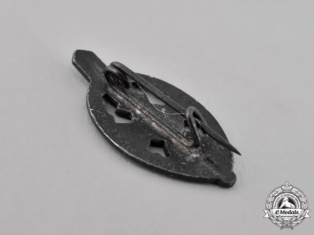 germany,_third_reich._a_group_of_third_reich_period_organization_membership_pins_c18-035662