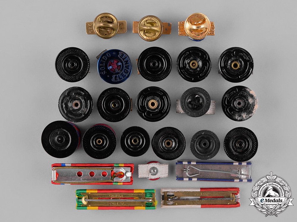 united_states._twenty_rosettes_and_four_ribbon_bars_c18-035983