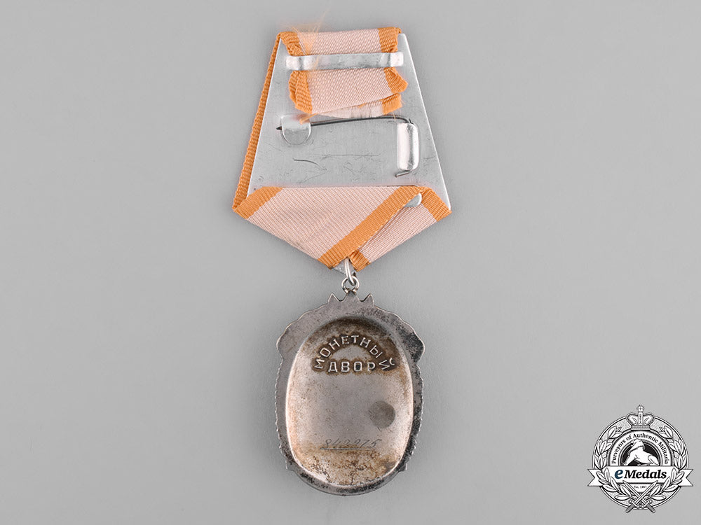 russia,_soviet_union._an_order_of_the_badge_of_honour,_c18-036119