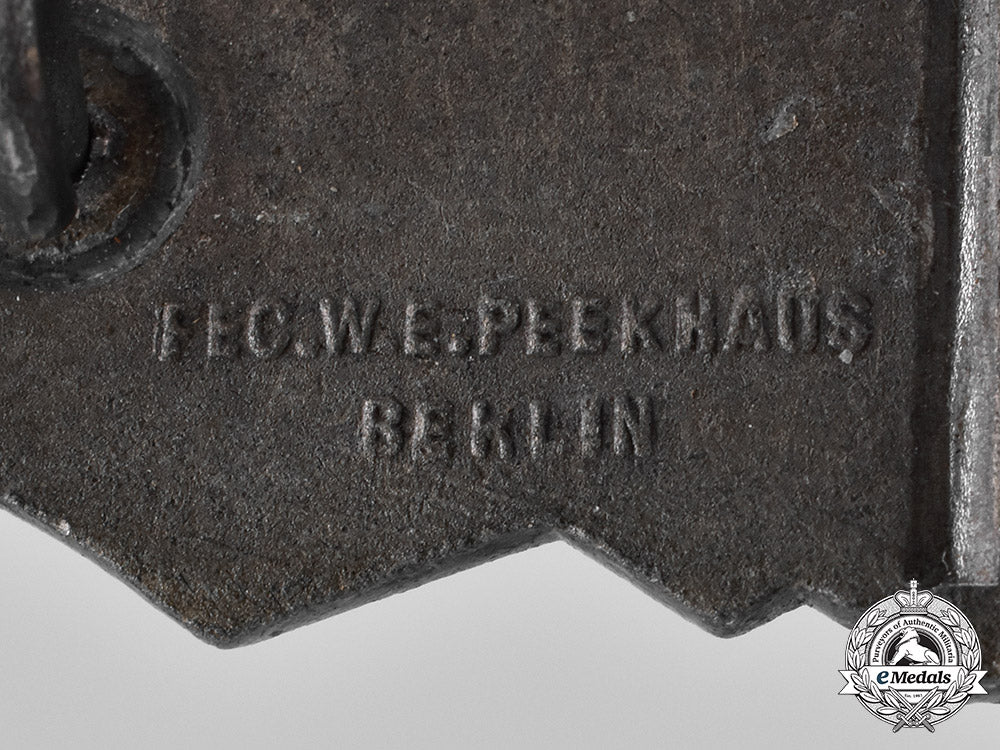 germany,_wehrmacht._a_close_combat_clasp,_silver_grade,_by_friedrich_linden_c18-036159