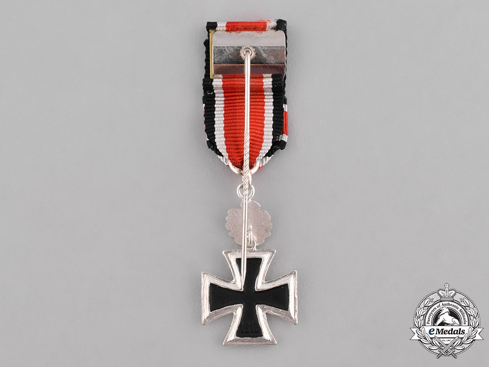 germany,_federal_republic._a_miniature_knight’s_cross_of_the_iron_cross_with_oak_leaves_stickpin,1957_reissue_c18-036977