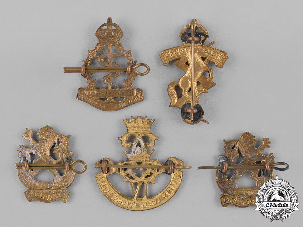 canada._a_lot_of_eleven_second_war_cap_badges_and_collar_tabs_c18-037994