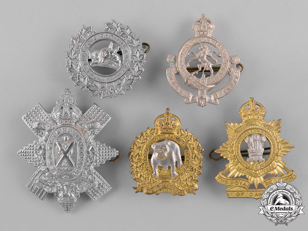 canada._a_lot_of_five_second_war_cap_badges_c18-038001