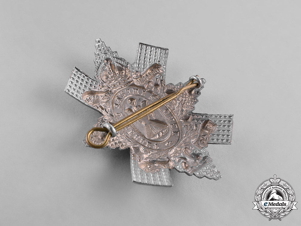 canada._a_lot_of_five_second_war_cap_badges_c18-038005