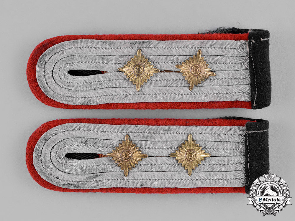 germany,_heer._a_pair_of_heer(_army)_artillery_hauptmann’s_shoulder_boards_c18-038008