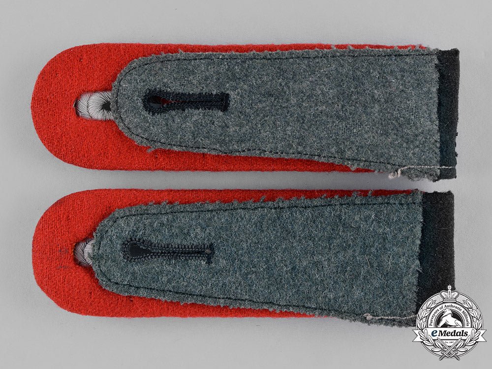 germany,_heer._a_pair_of_heer(_army)_artillery_hauptmann’s_shoulder_boards_c18-038009