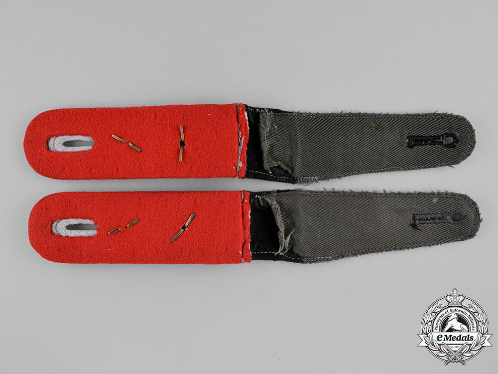 germany,_heer._a_pair_of_heer(_army)_artillery_hauptmann’s_shoulder_boards_c18-038010