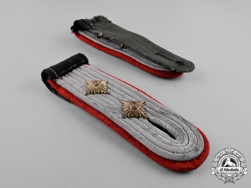 germany,_heer._a_pair_of_heer(_army)_artillery_hauptmann’s_shoulder_boards_c18-038011