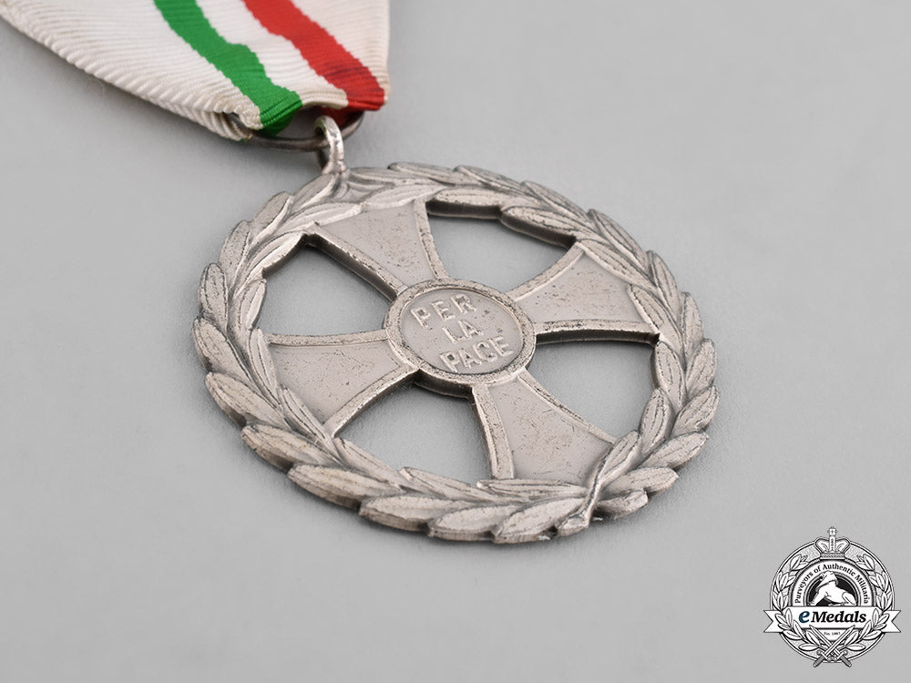 italy,_republic._two_medals&_awards_c18-038048