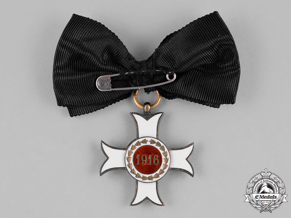 austria,_empire._an_order_of_the_knights_of_malta,_ladies_silver_merit_cross,_c.1910_c18-039086_1_1_1
