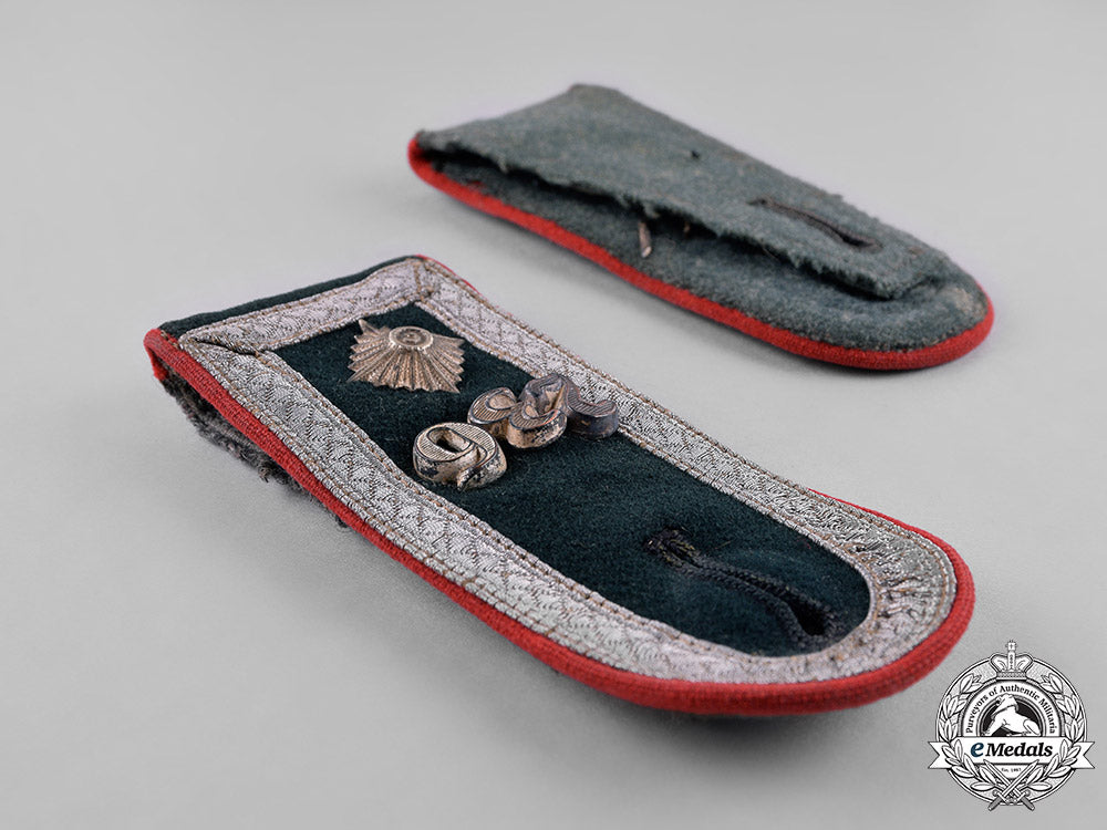 germany,_heer._a_pair_of_heer(_army)_artillery_feldwebel’s_shoulder_straps_c18-039503