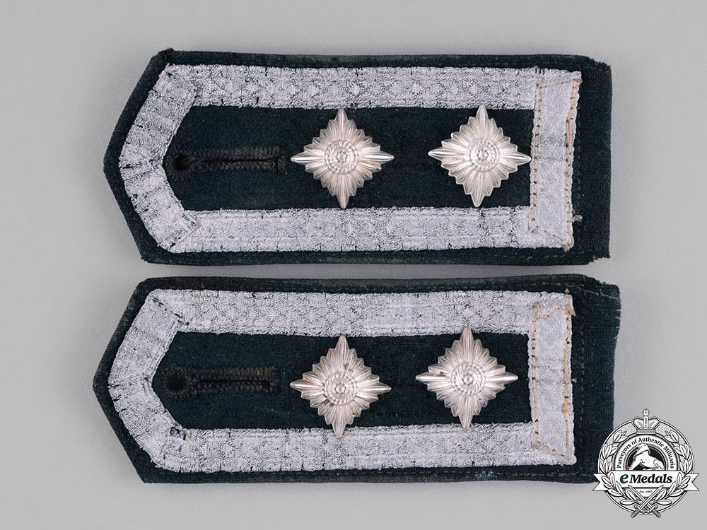 germany,_heer._a_pair_of_oberfeldwebel’s_transitional_shoulder_straps_c18-039669_1_1