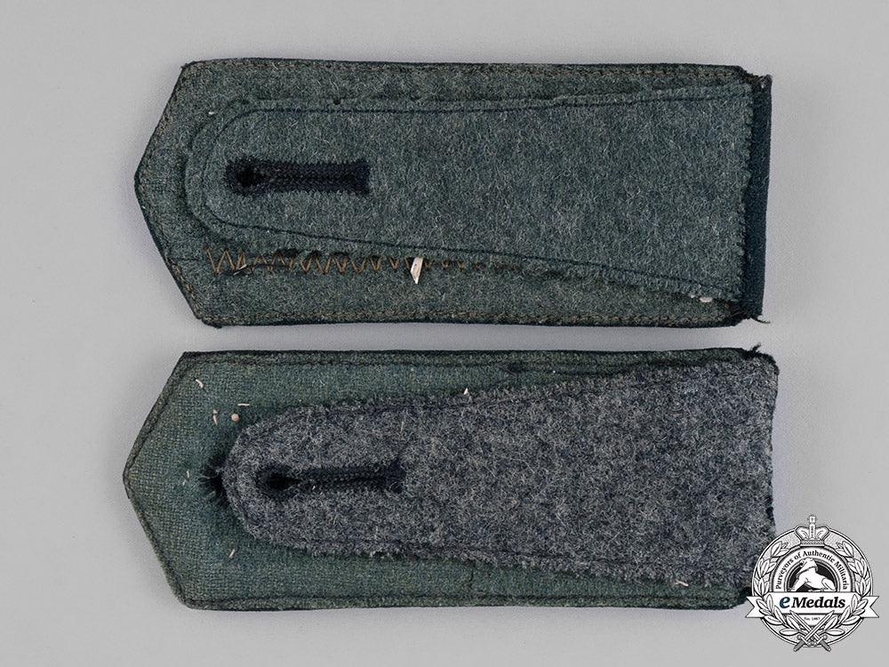 germany,_heer._a_pair_of_oberfeldwebel’s_transitional_shoulder_straps_c18-039670_1_1