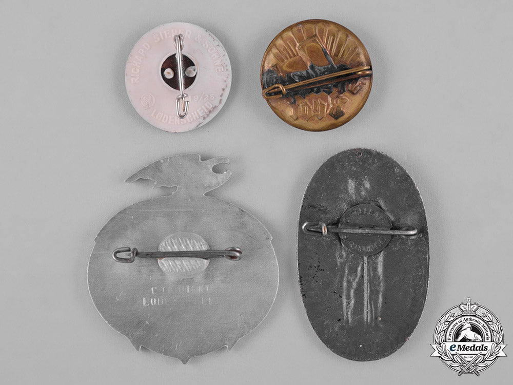 germany,_third_reich._a_lot_of_second_war_period_badges_c18-040645